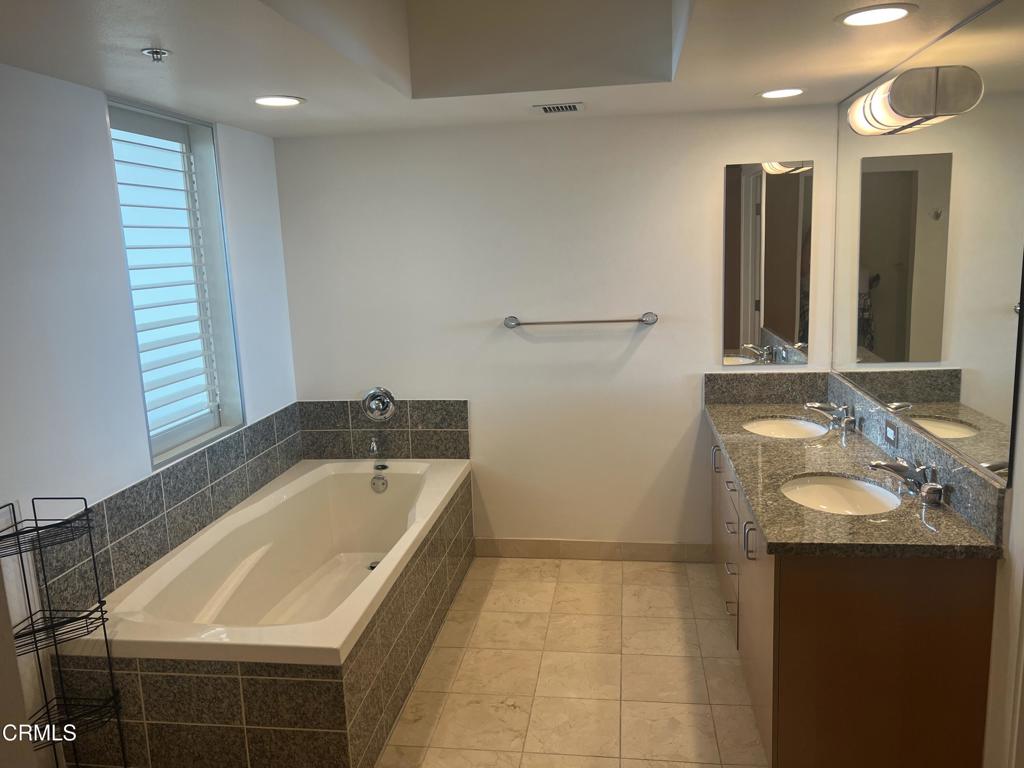 13700 Marina Pointe Drive 1702