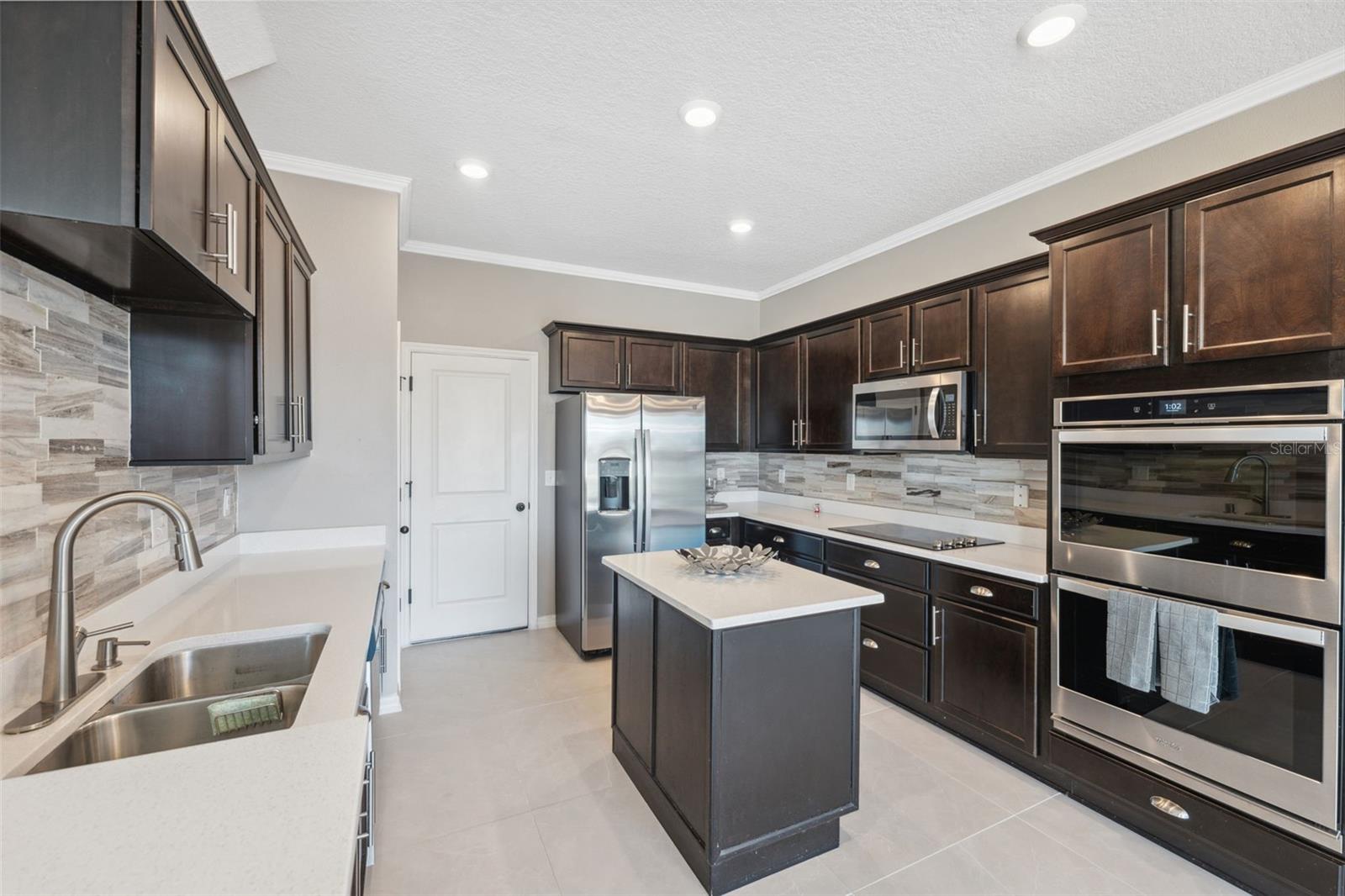 10721 SOUTHERN FOREST DR