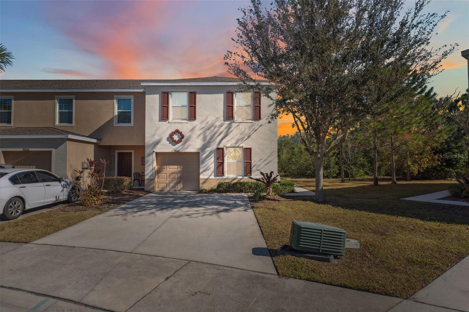 9868 HOUND CHASE DR