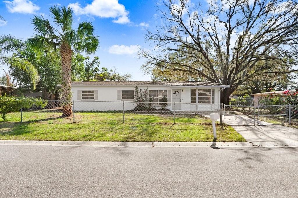 504 HOLLY LN