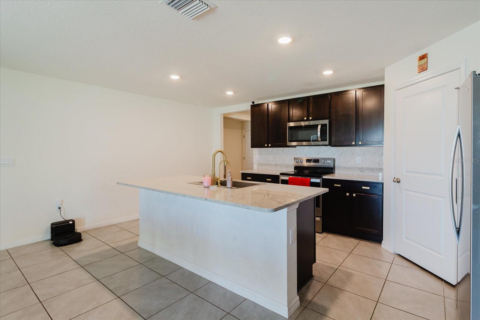 2812 GUMBO LIMBO DR