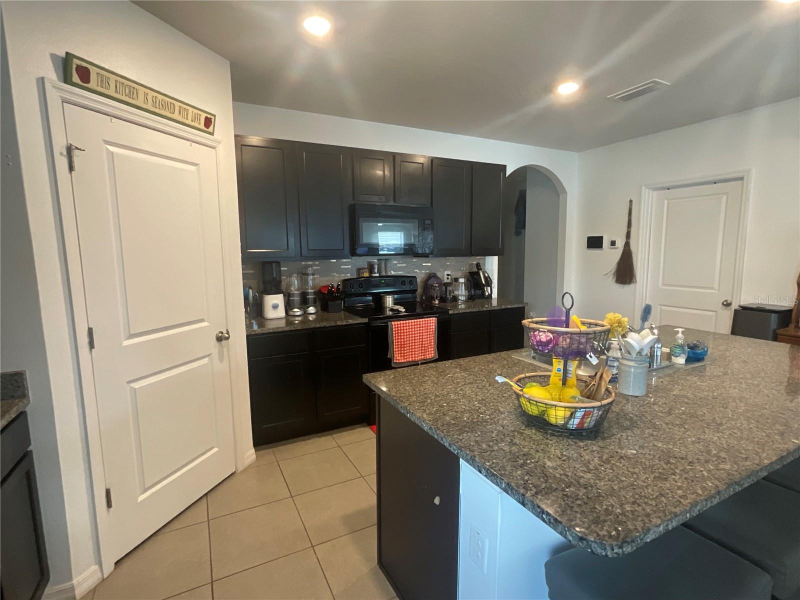 10206 GOLDEN LIGHT CT