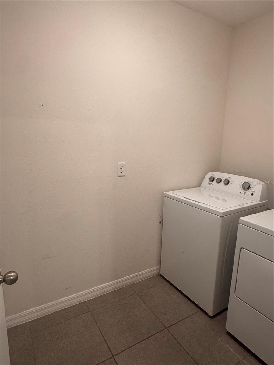 10206 GOLDEN LIGHT CT