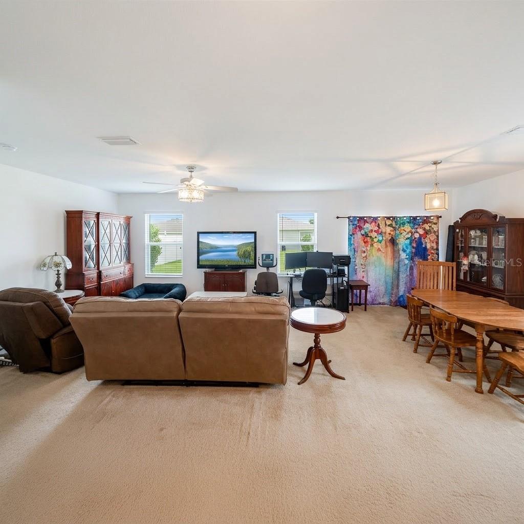 10206 GOLDEN LIGHT CT