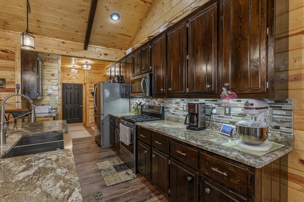 110 Rustic Pine Ridge