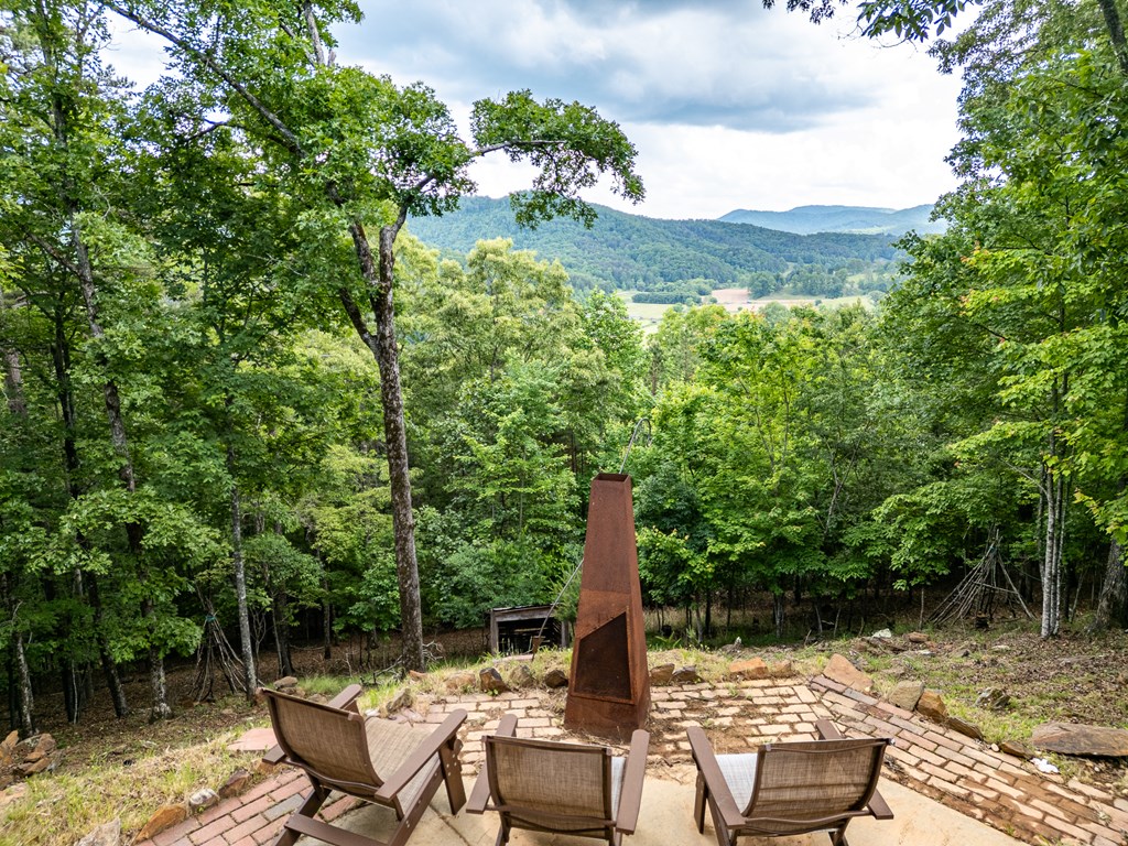 104 Hickory Nut Lane