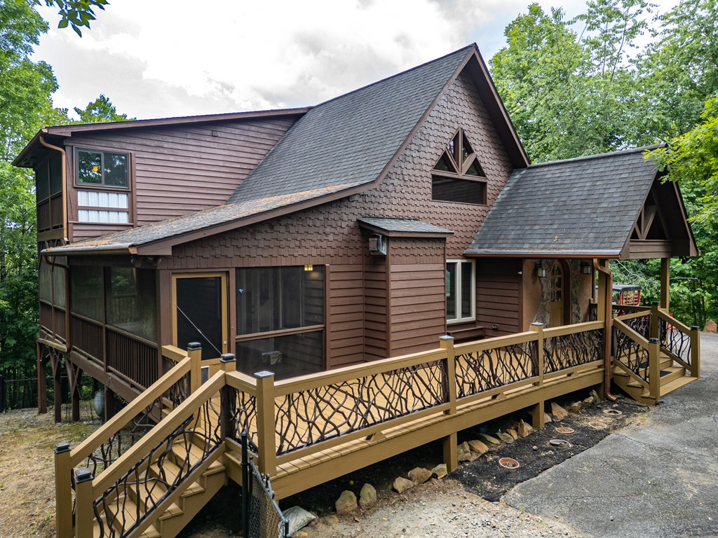 104 Hickory Nut Lane