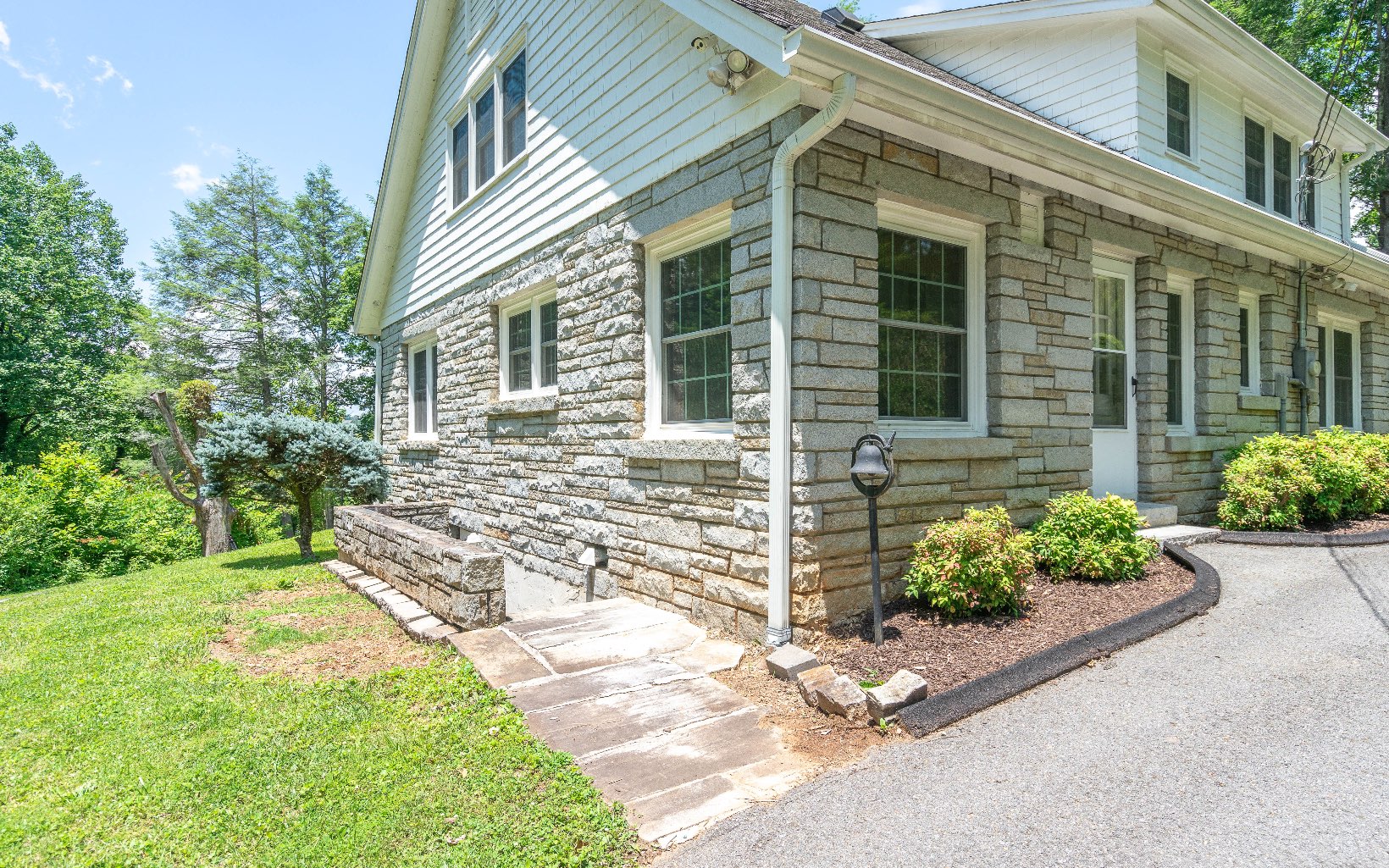 173 Mooreland Heights Street