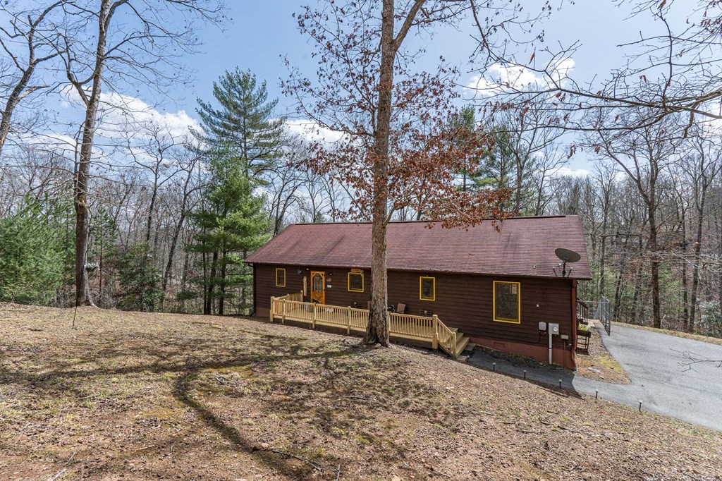 427 Dillon Oaks Drive