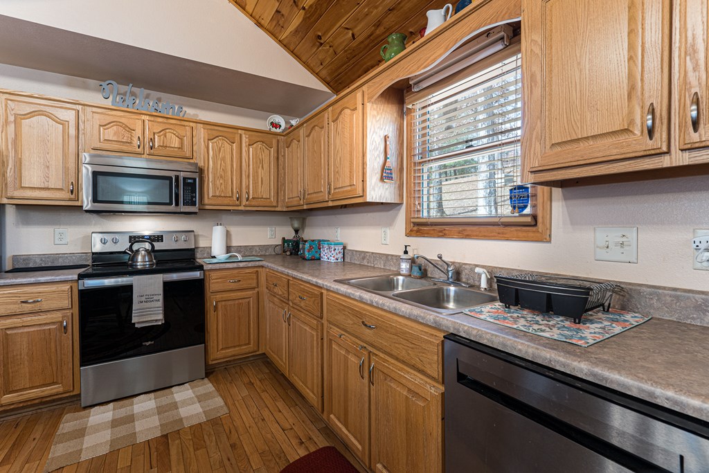 427 Dillon Oaks Drive