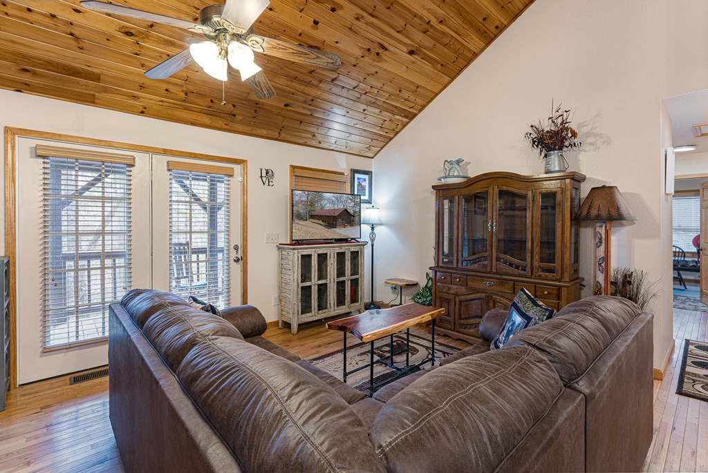 427 Dillon Oaks Drive