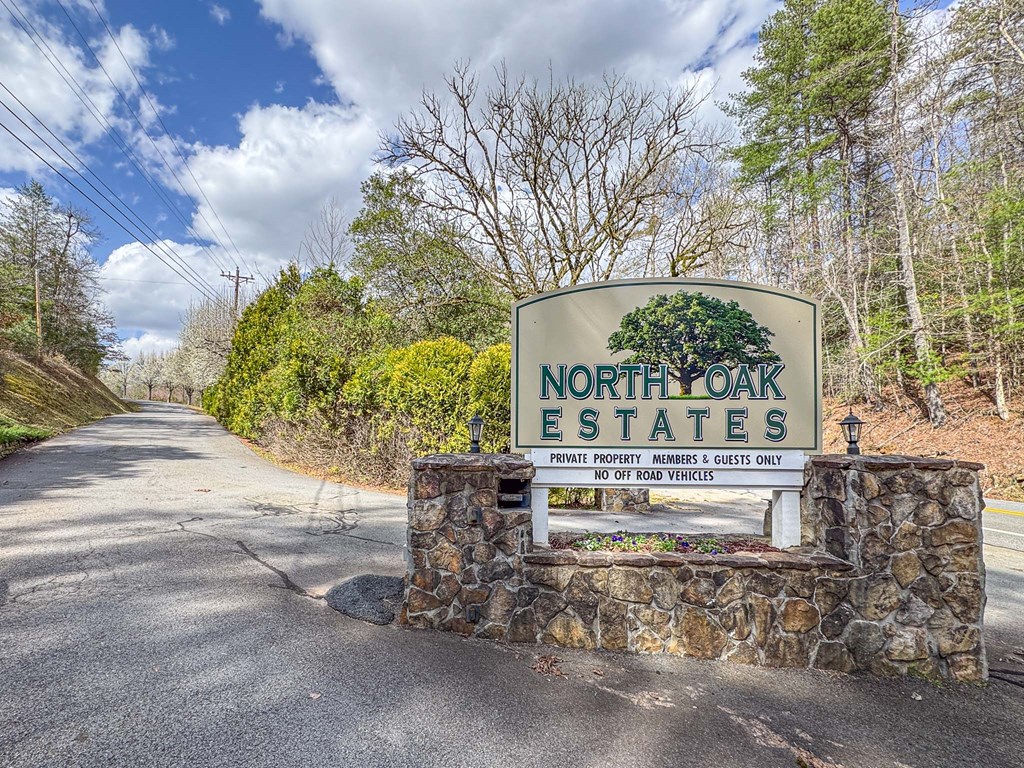 427 Dillon Oaks Drive