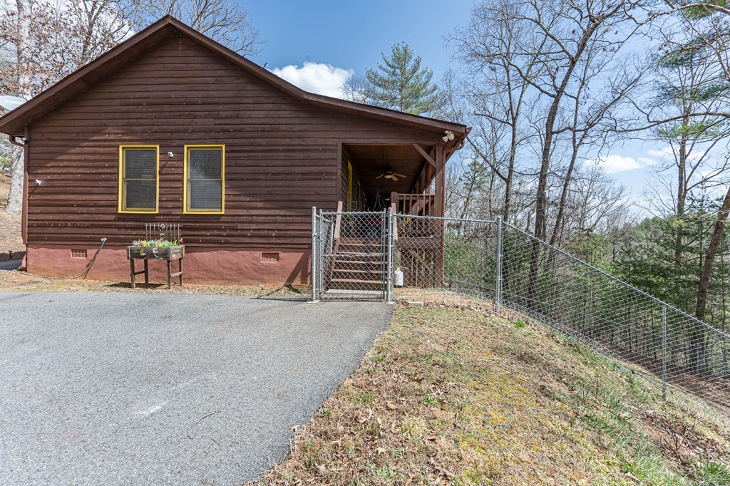 427 Dillon Oaks Drive