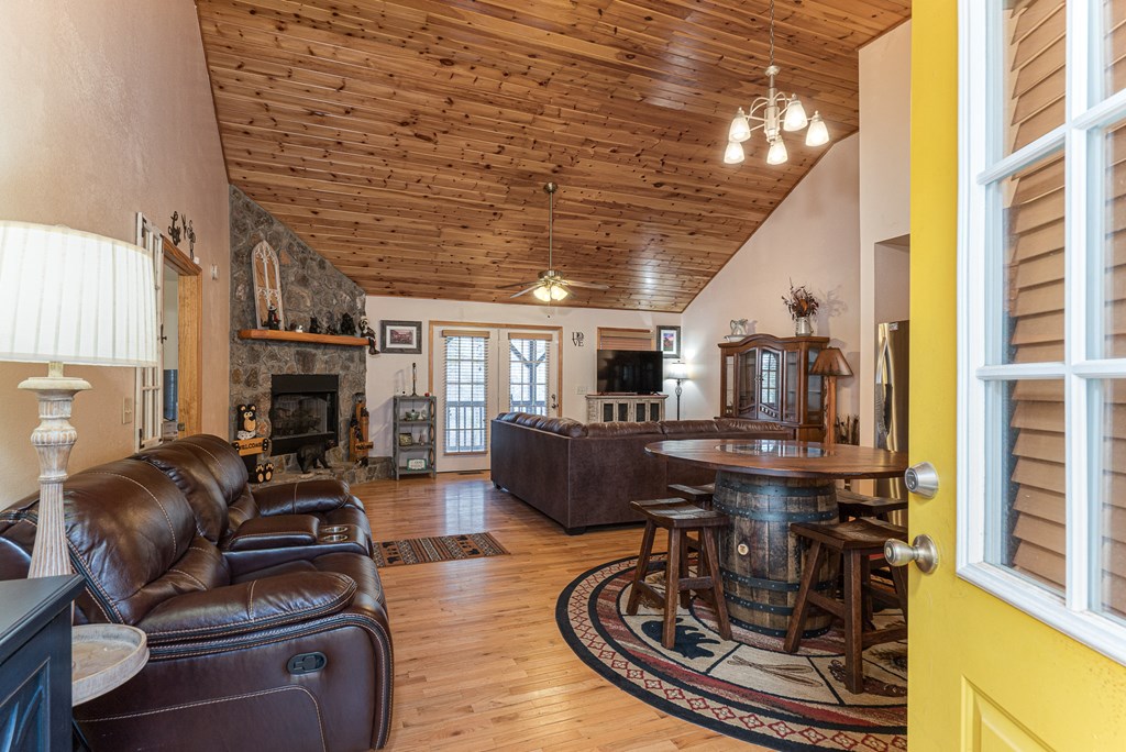 427 Dillon Oaks Drive