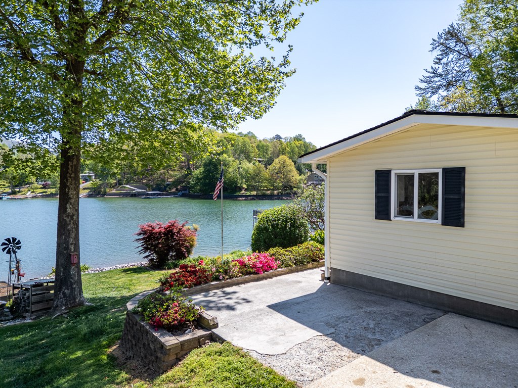 327 Chatuge Village Circle