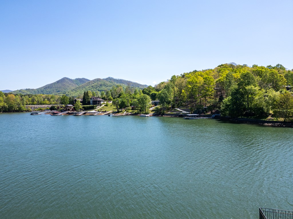 327 Chatuge Village Circle