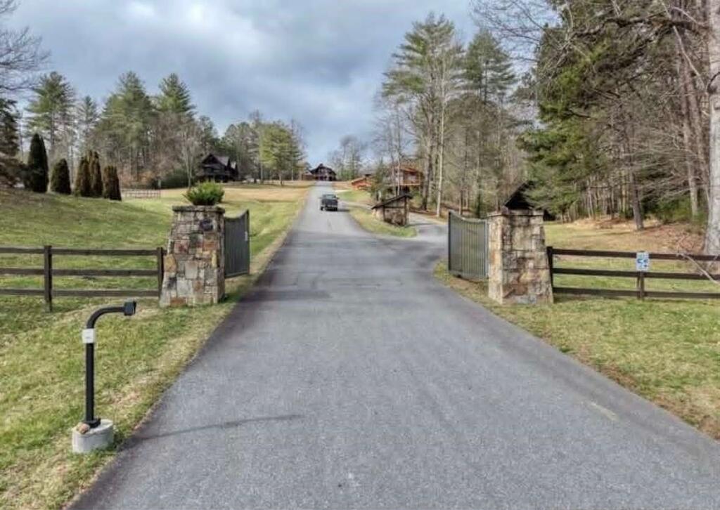 640 Point Overlook Trail