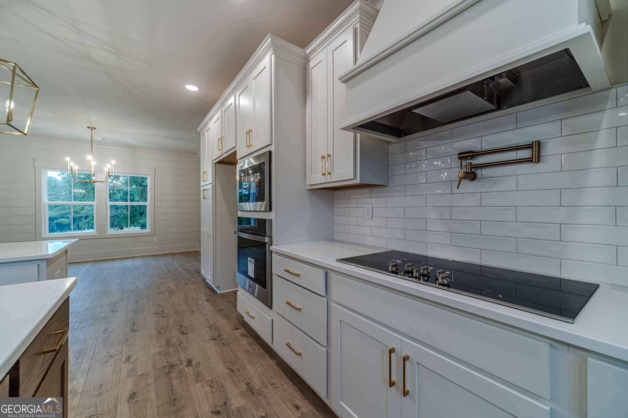 1290 Grapevine Trail