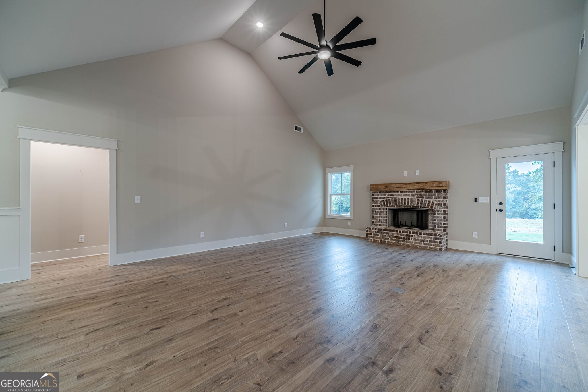 1290 Grapevine Trail