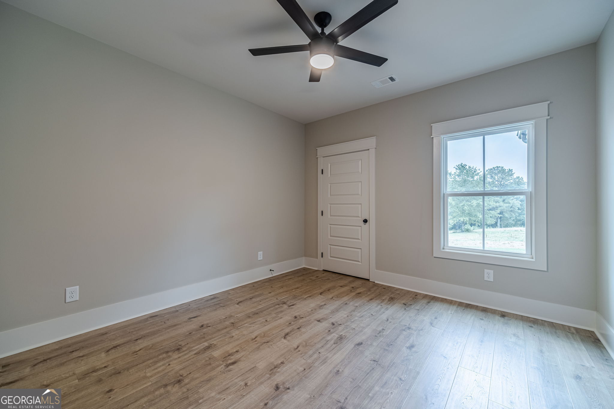 1290 Grapevine Trail