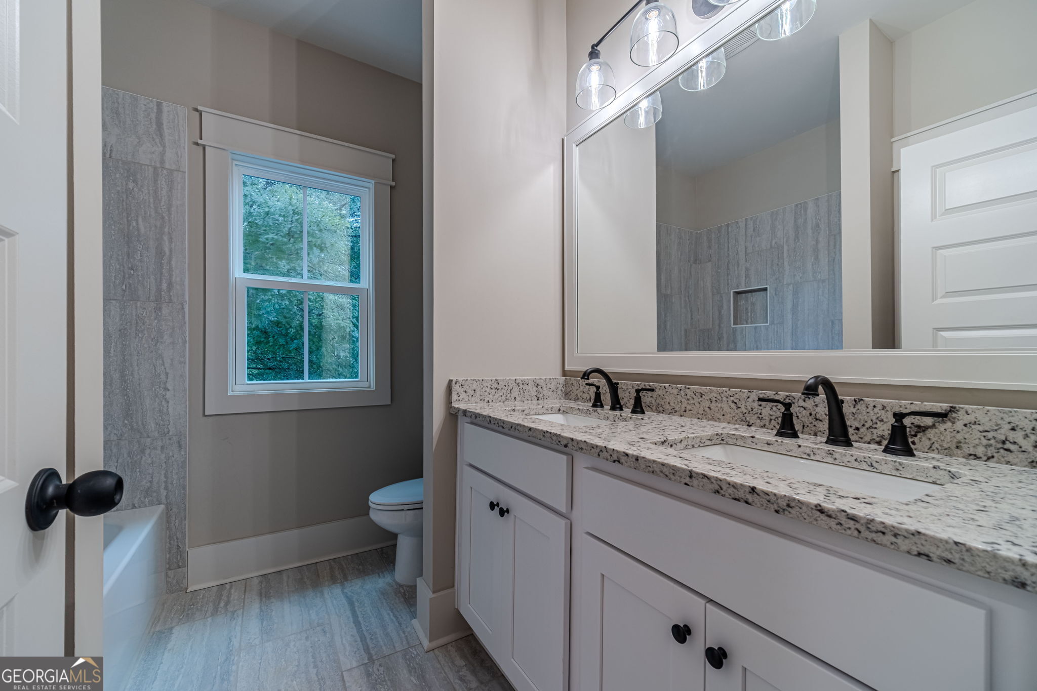 1290 Grapevine Trail