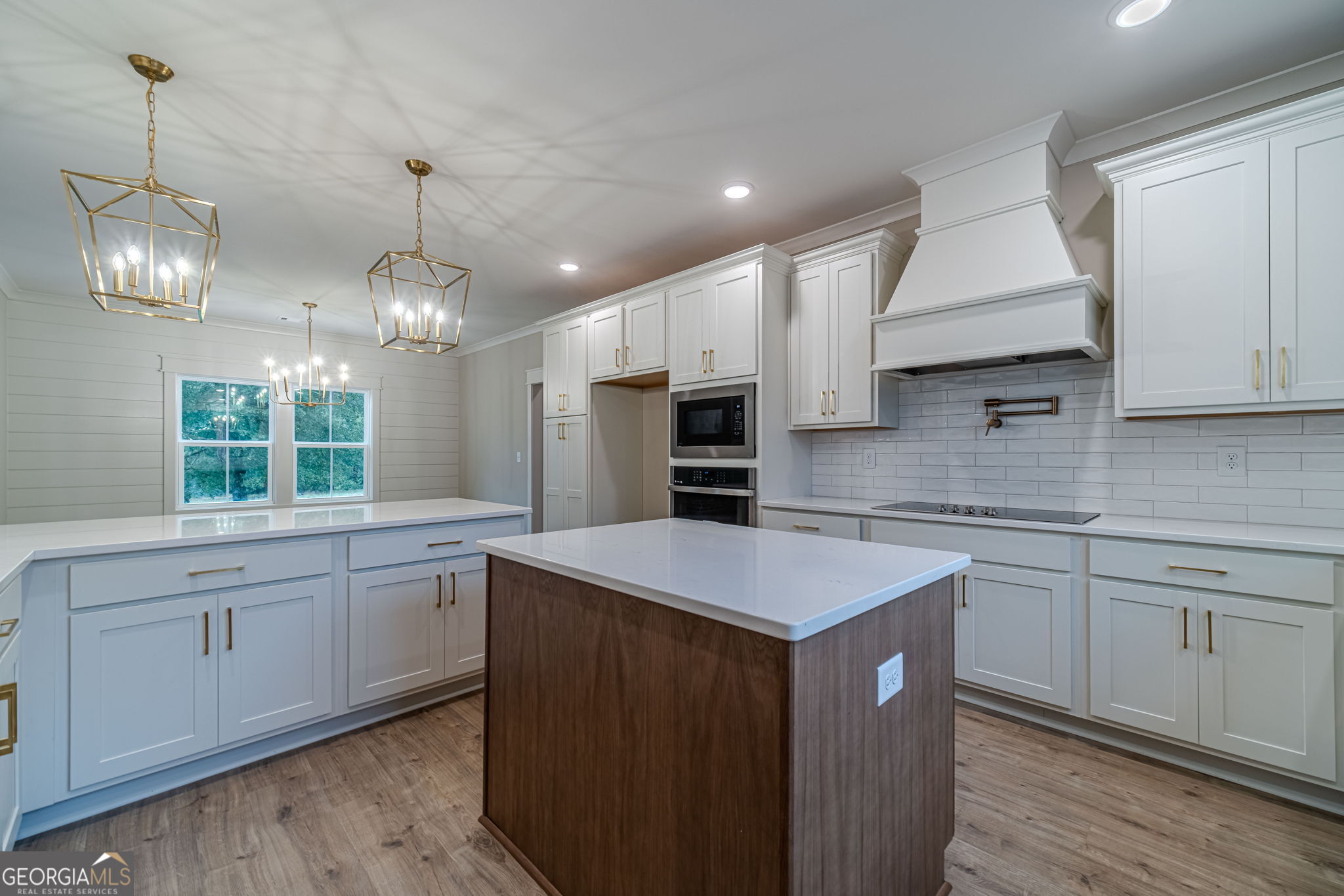 1290 Grapevine Trail