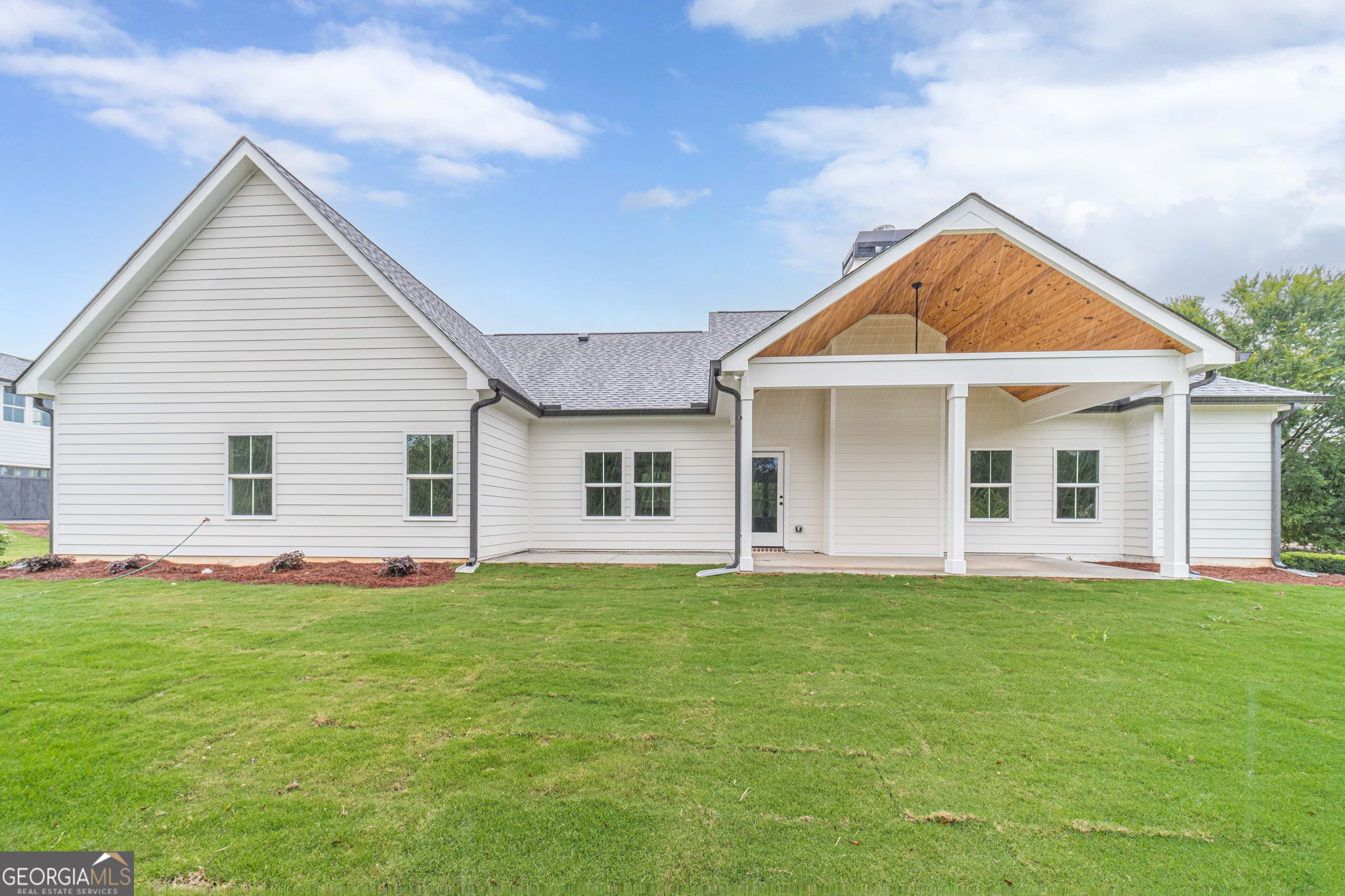 1290 Grapevine Trail