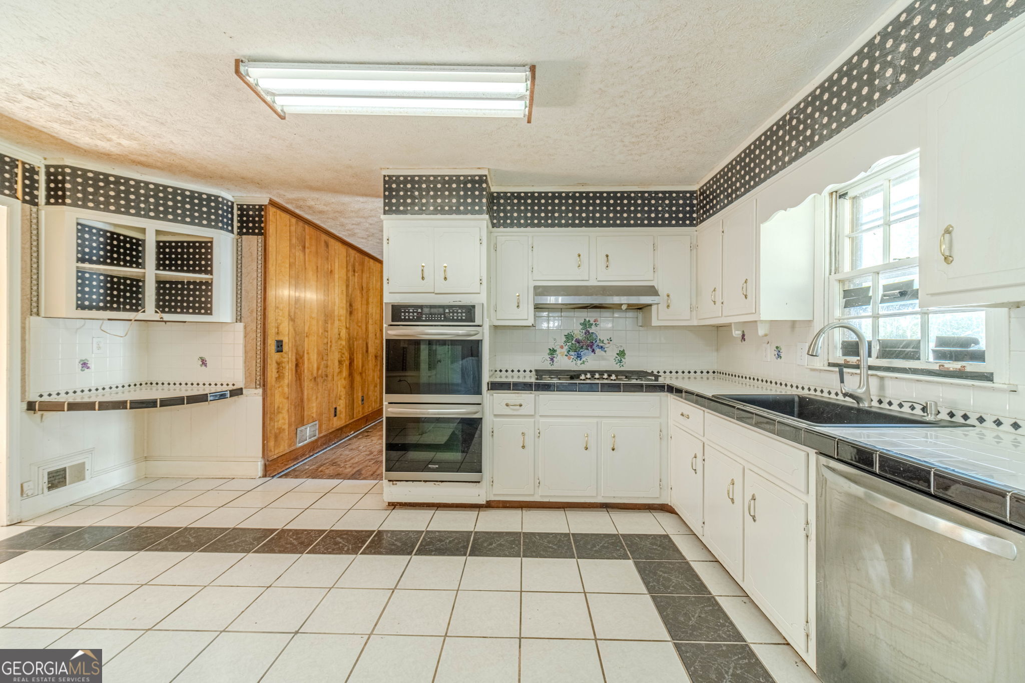 5565 Five Forks Trickum Road