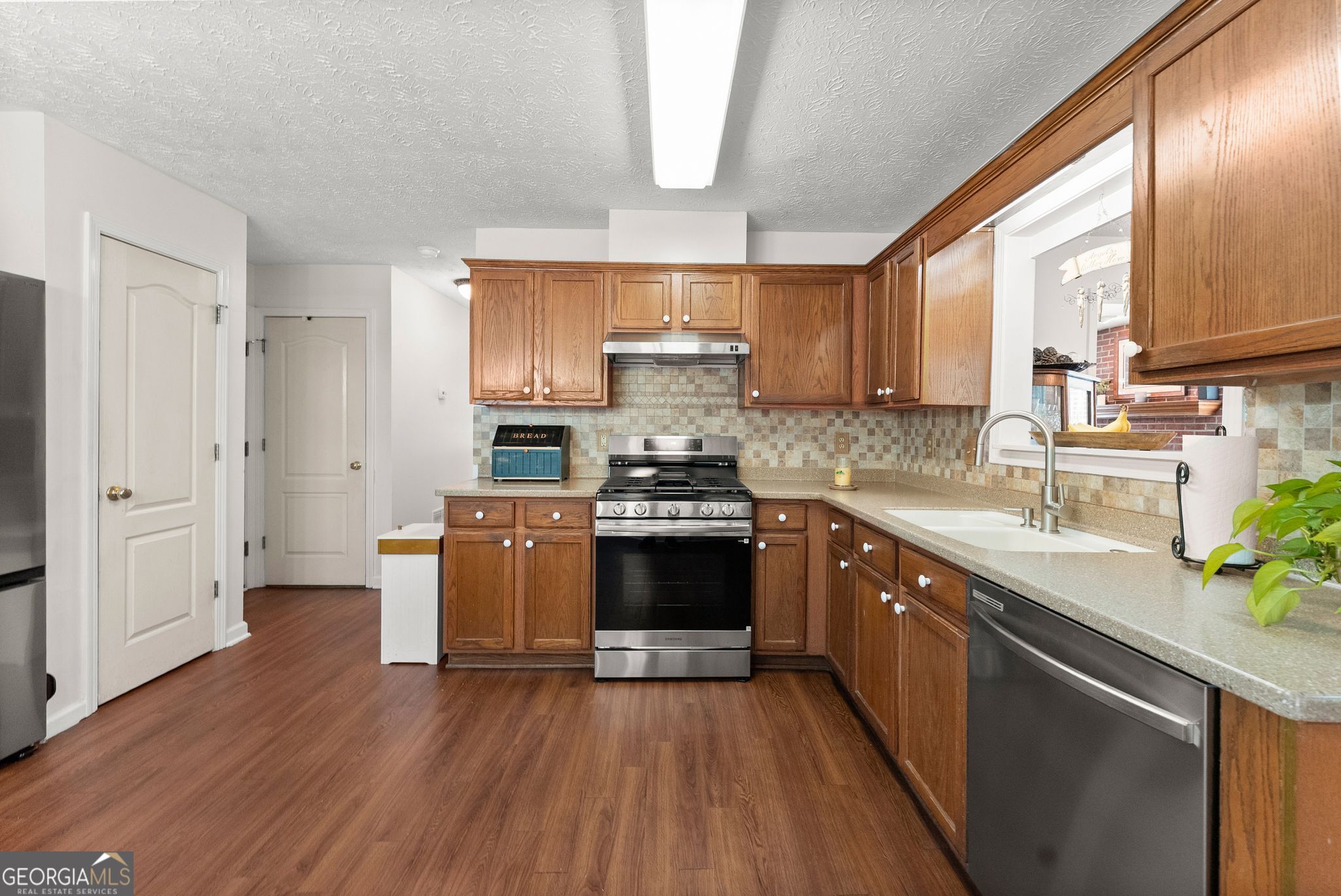 3202 Summit Glen Drive
