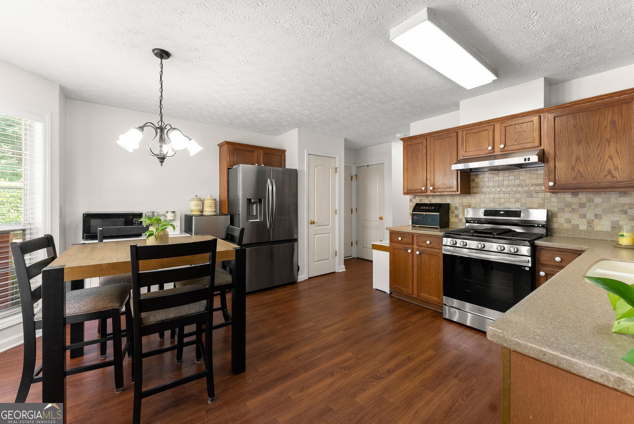 3202 Summit Glen Drive