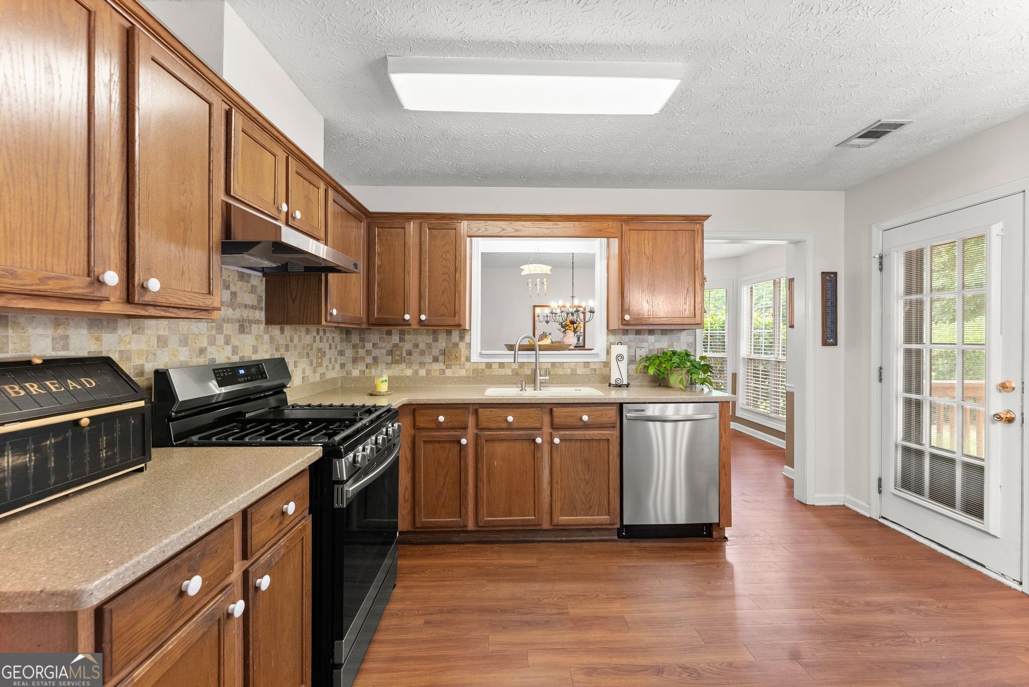 3202 Summit Glen Drive