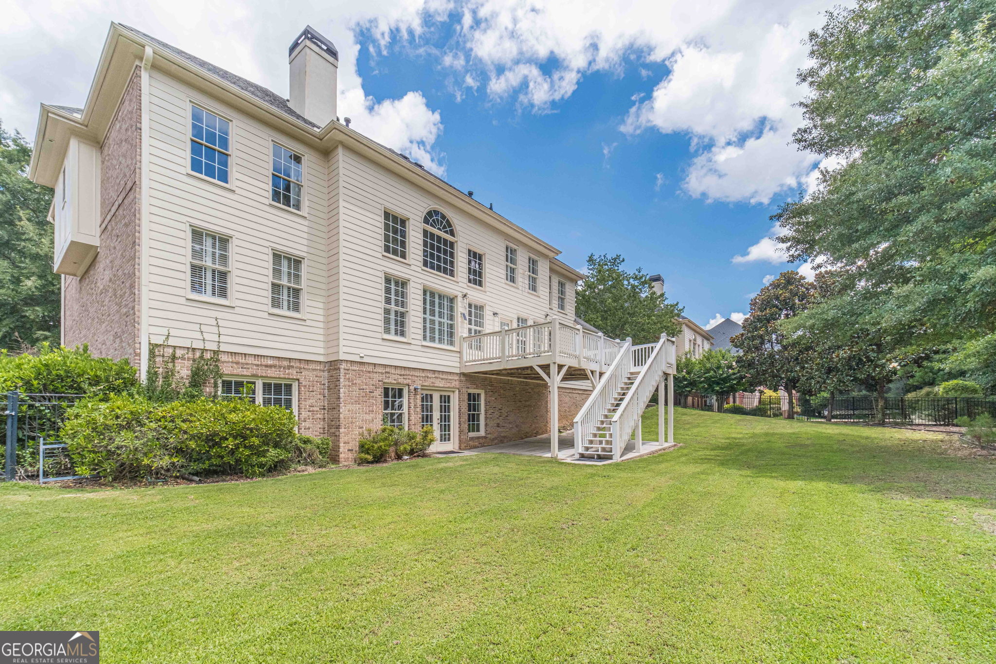 562 Grassmeade Way