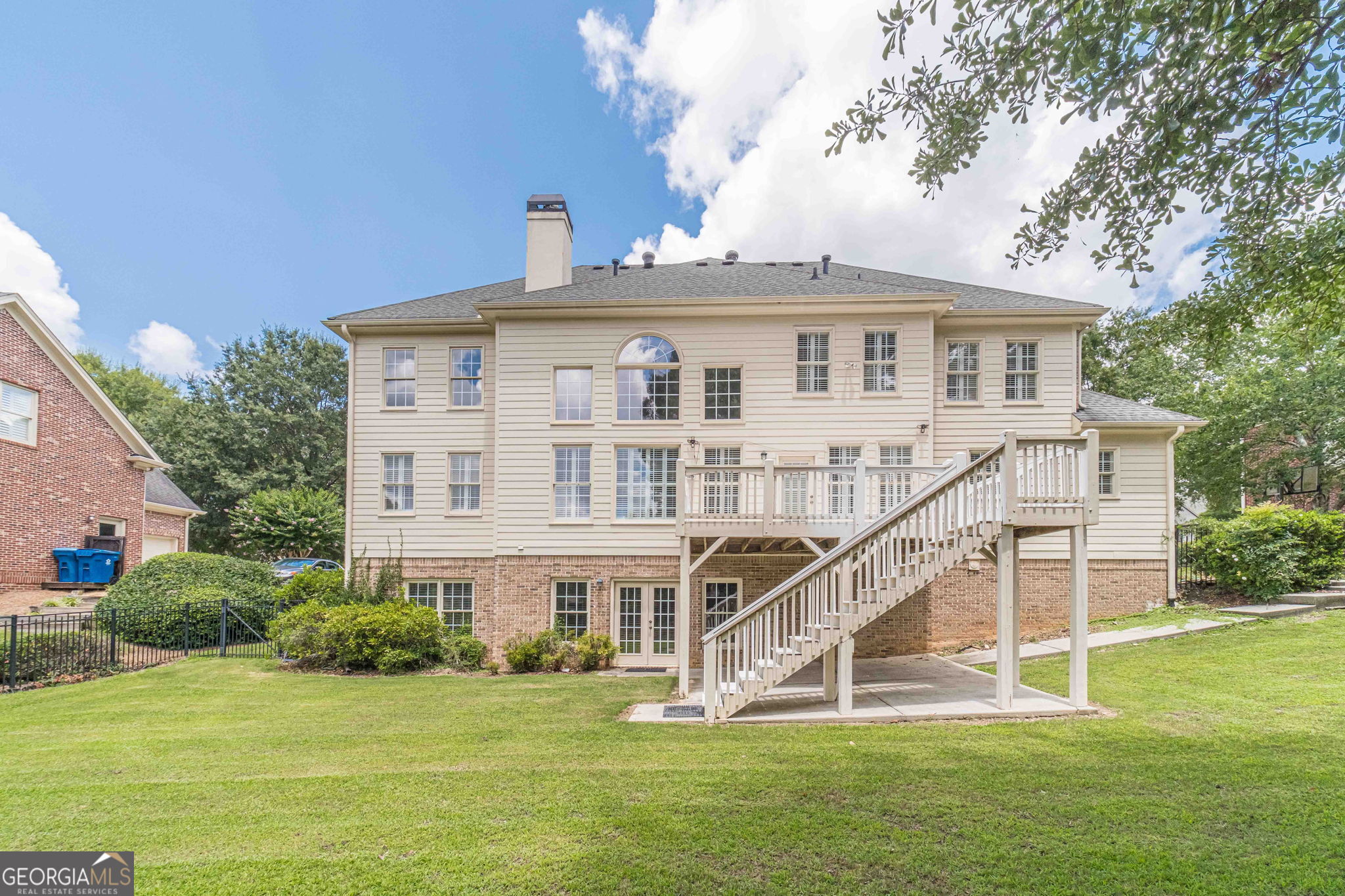 562 Grassmeade Way