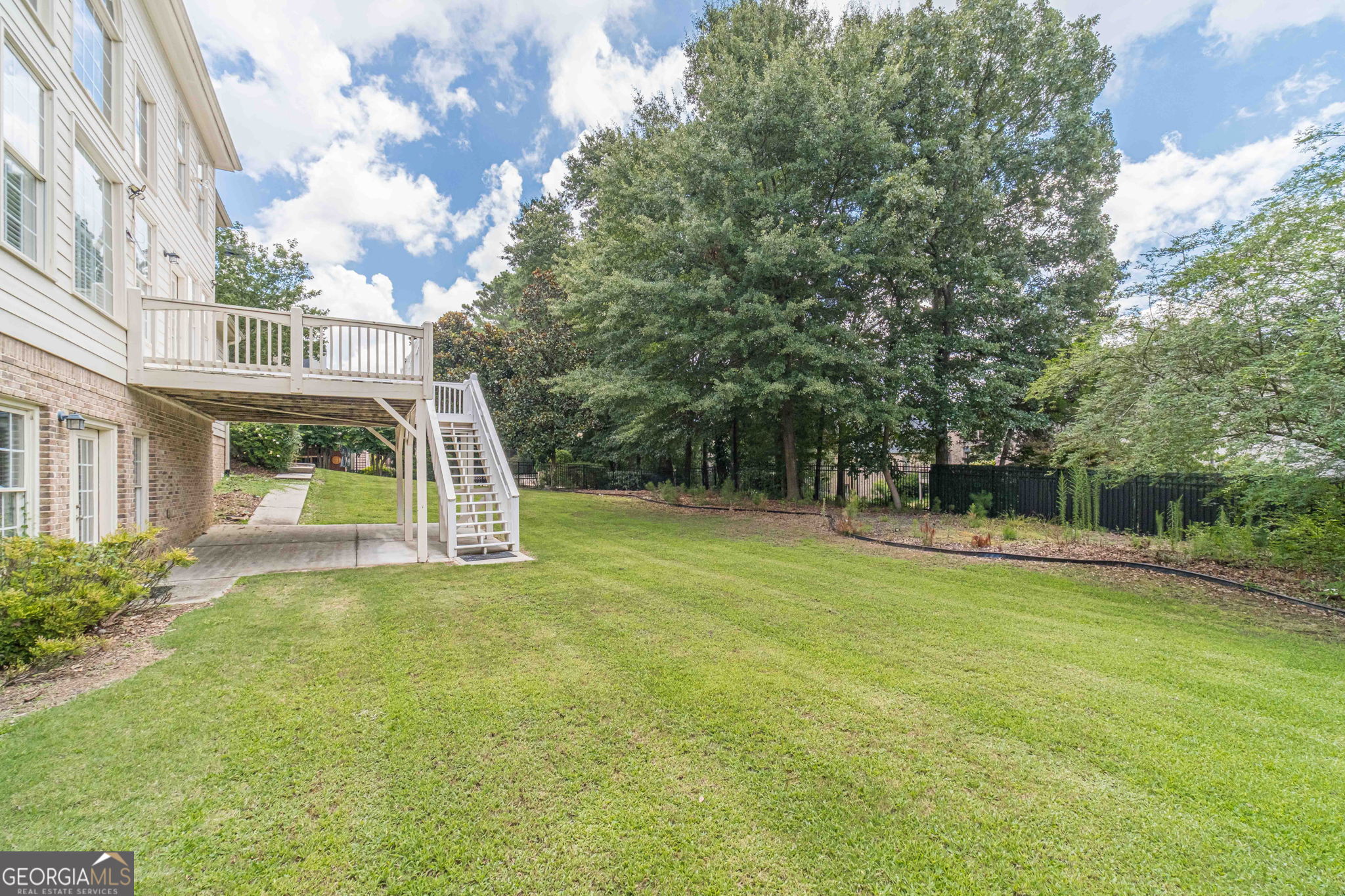 562 Grassmeade Way