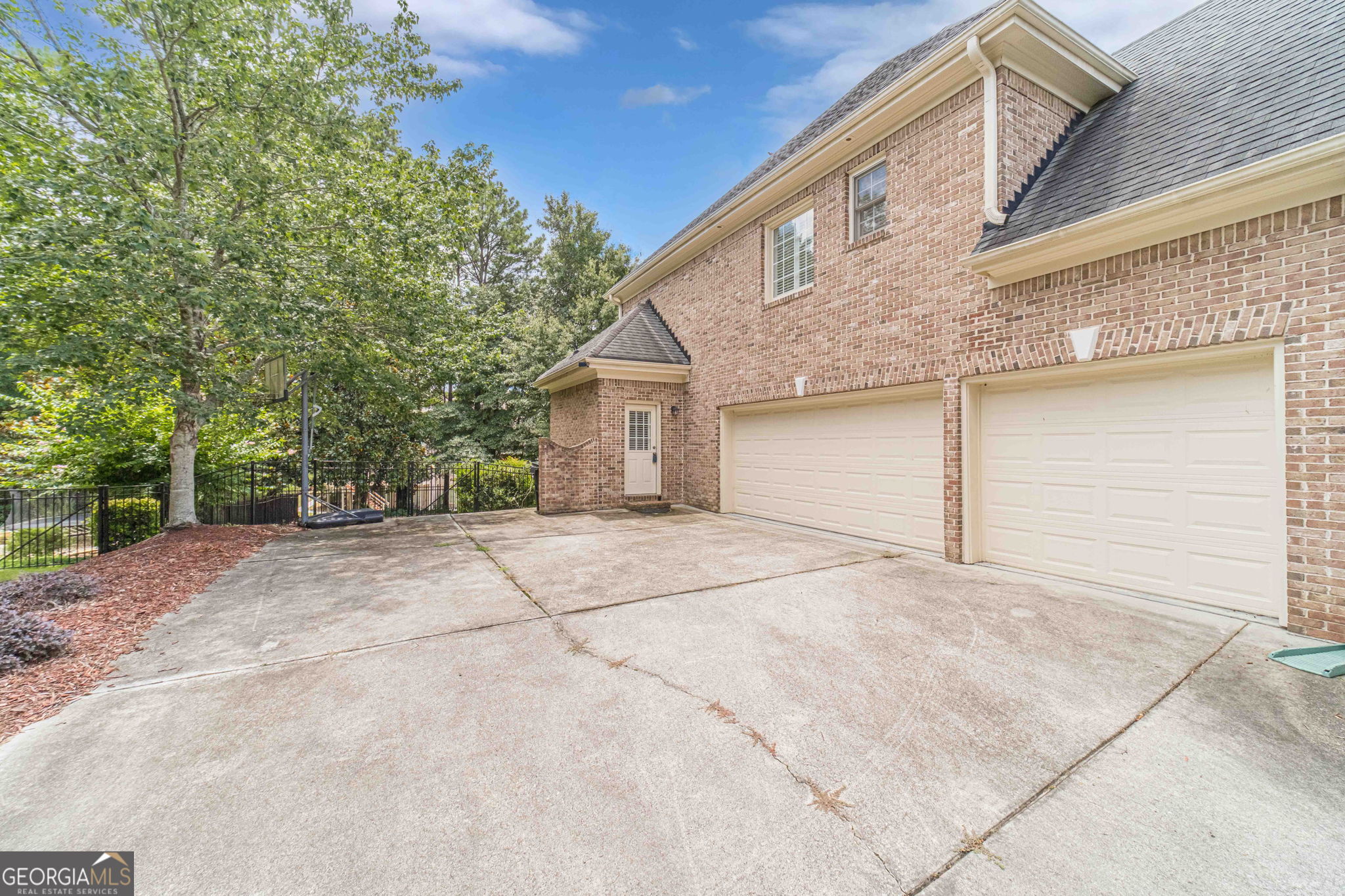 562 Grassmeade Way