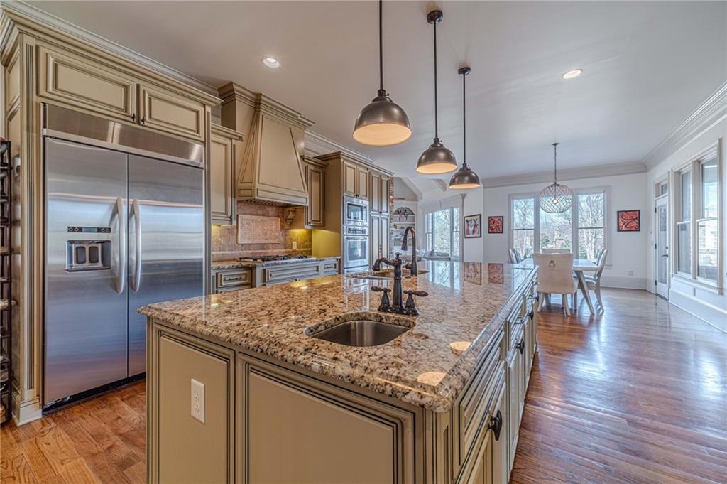 2262 Crimson King Drive