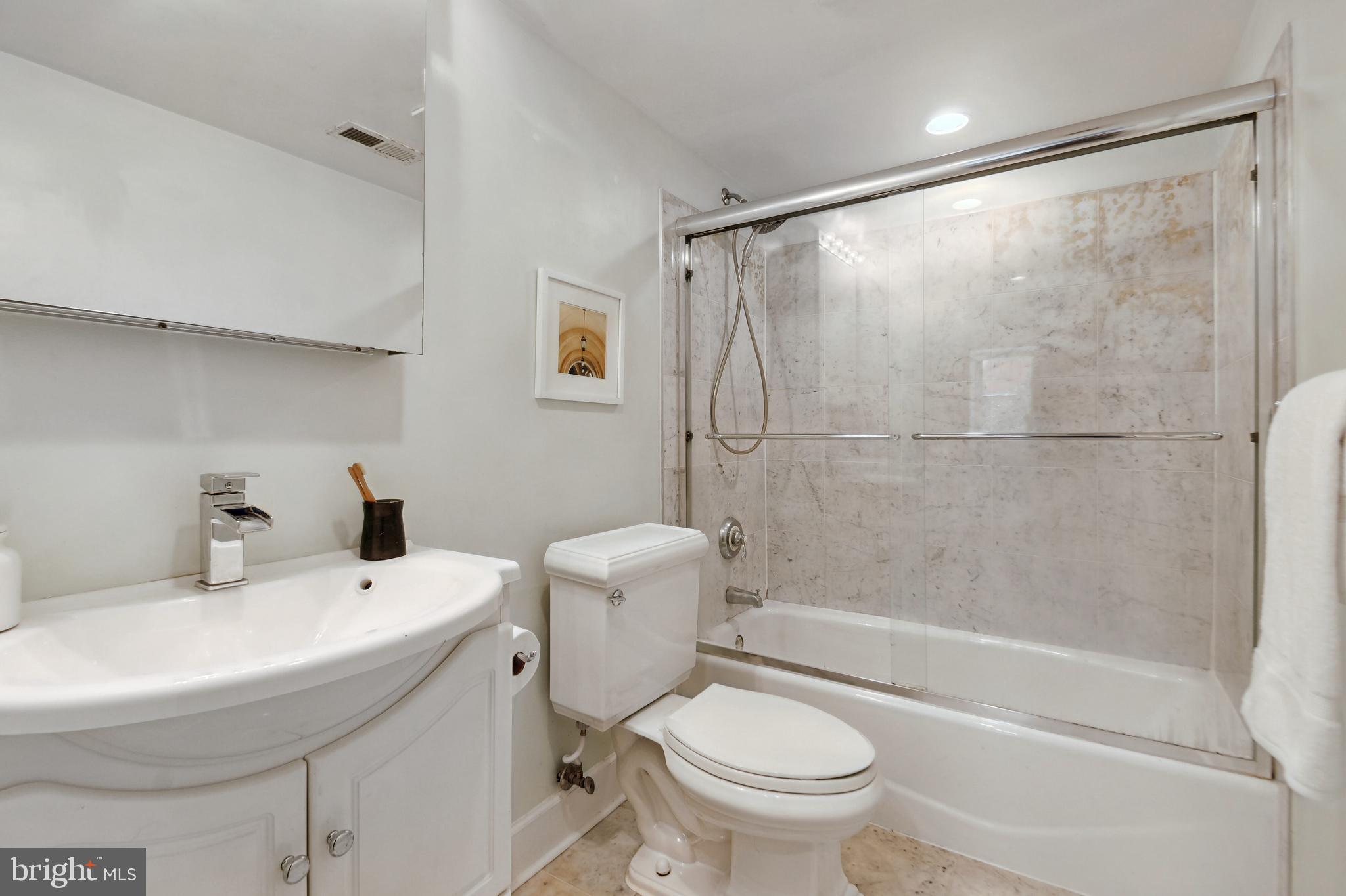 1324 Euclid St NW #5