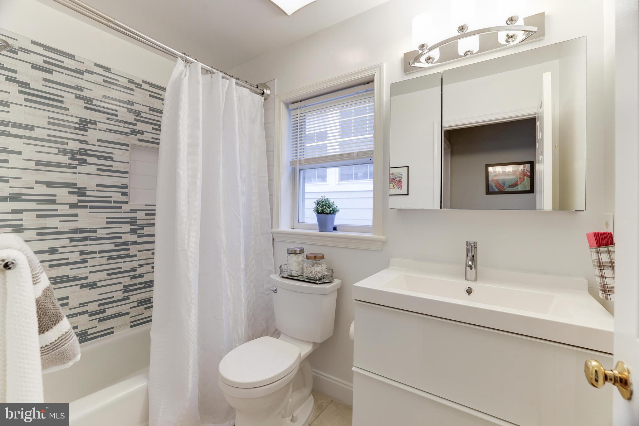 5229 Connecticut Ave NW #809