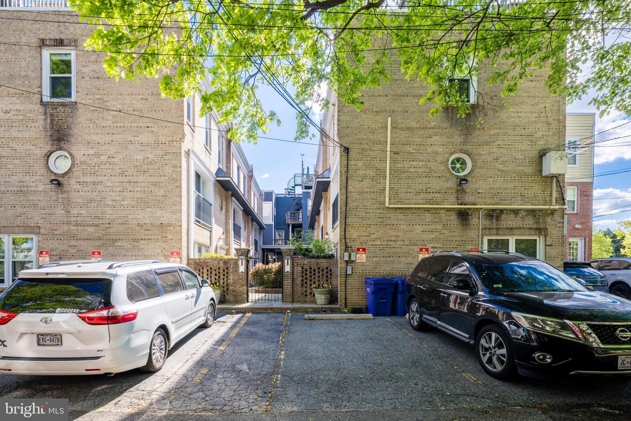 5229 Connecticut Ave NW #809