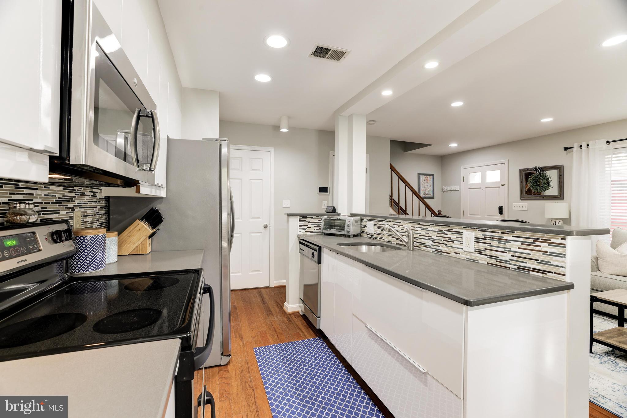 5229 Connecticut Ave NW #809