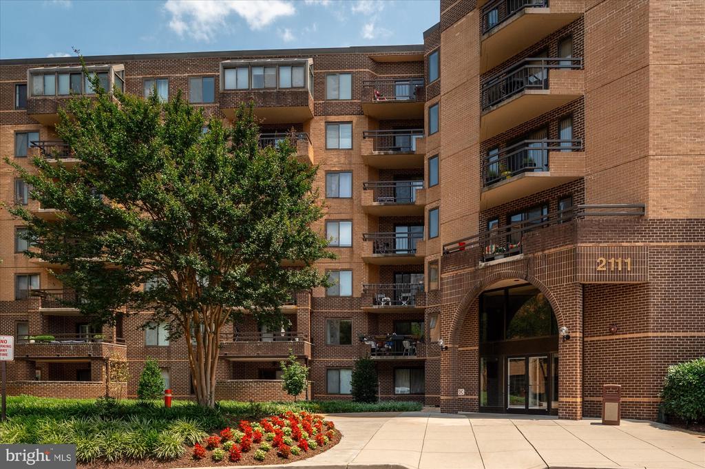 2111 Wisconsin Ave NW #318