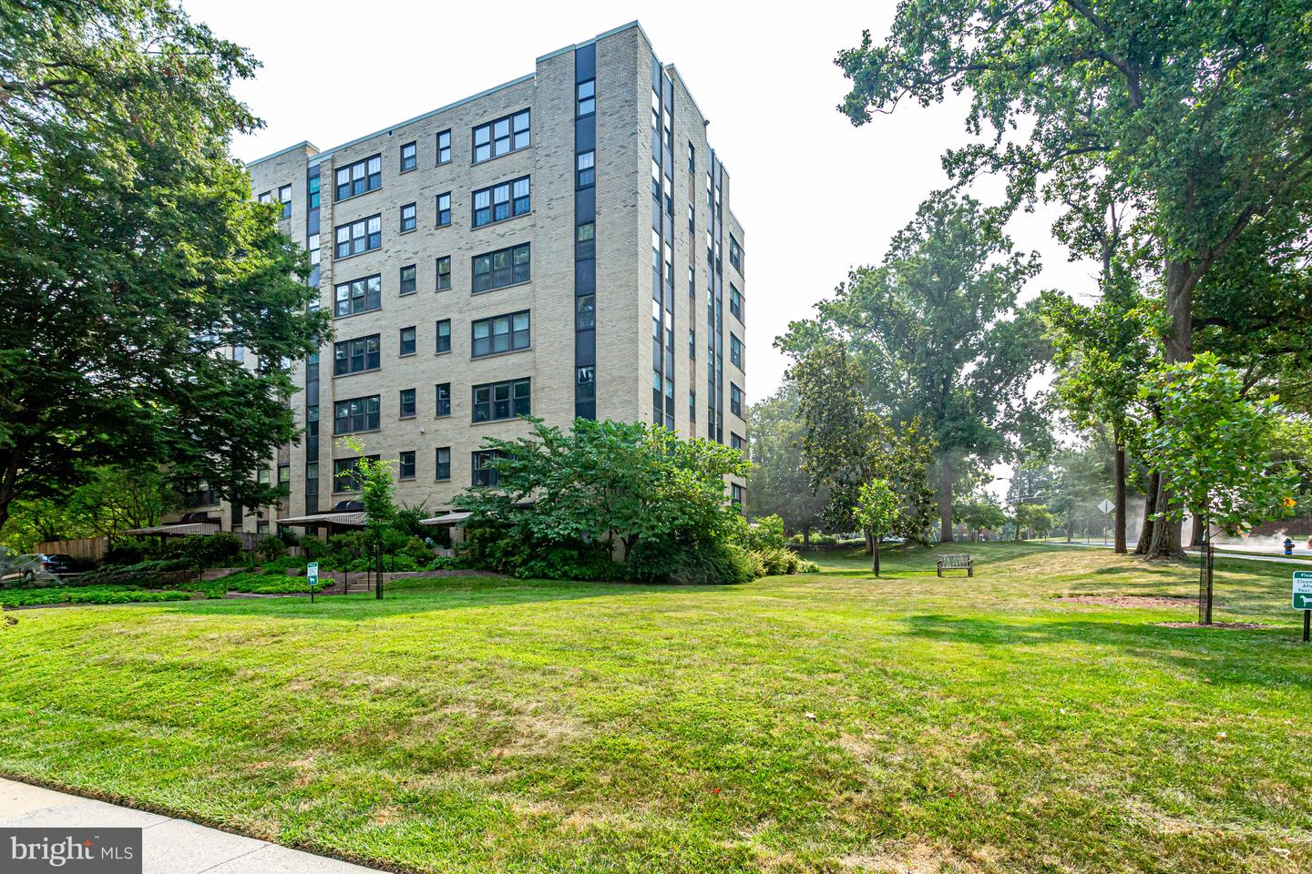 3901 Cathedral Ave NW #114