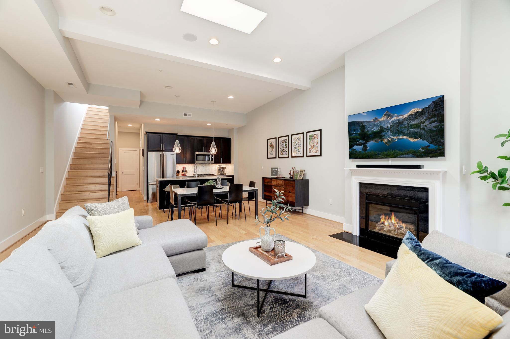2435 Ontario Rd NW #4