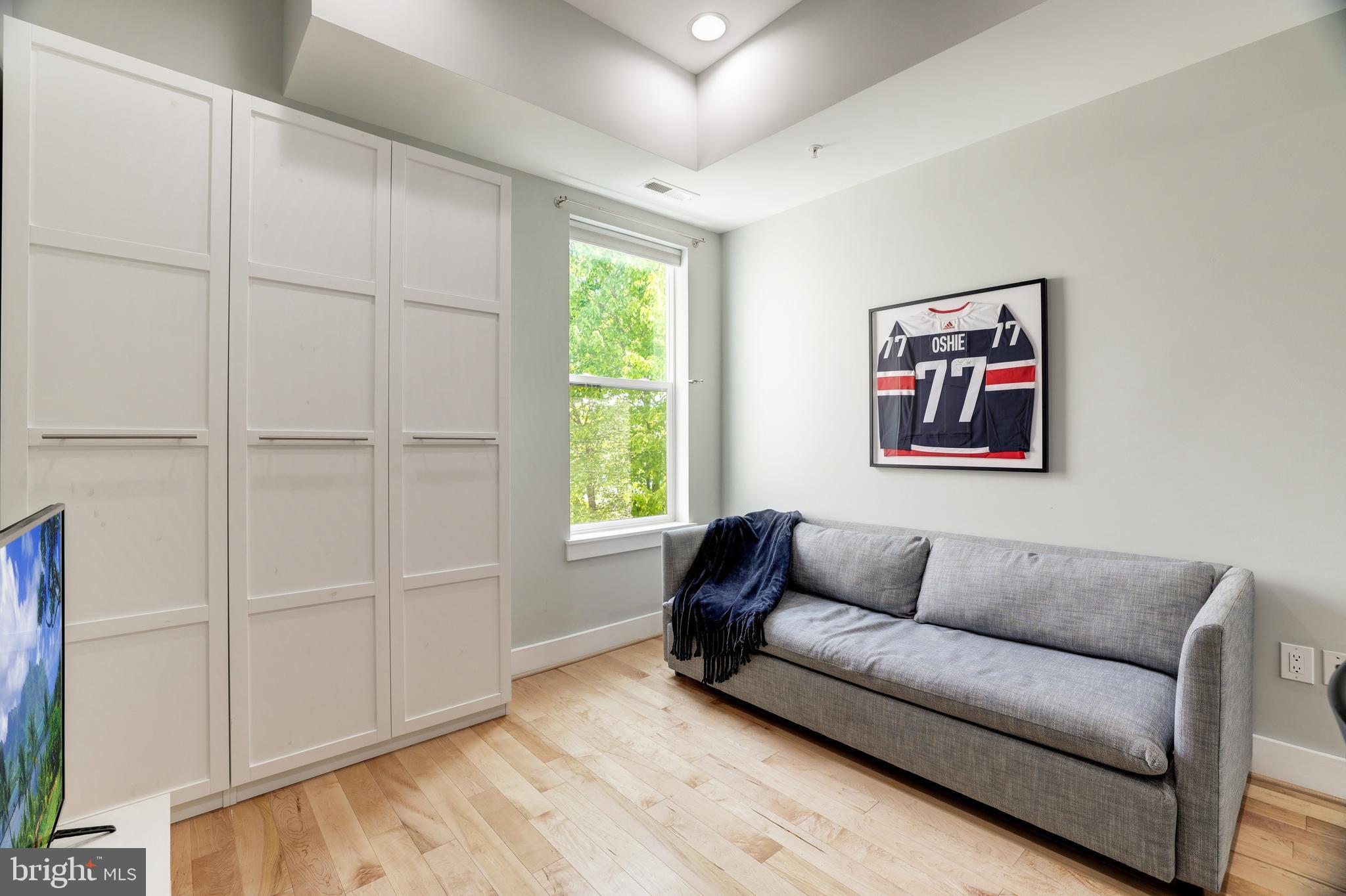 2435 Ontario Rd NW #4