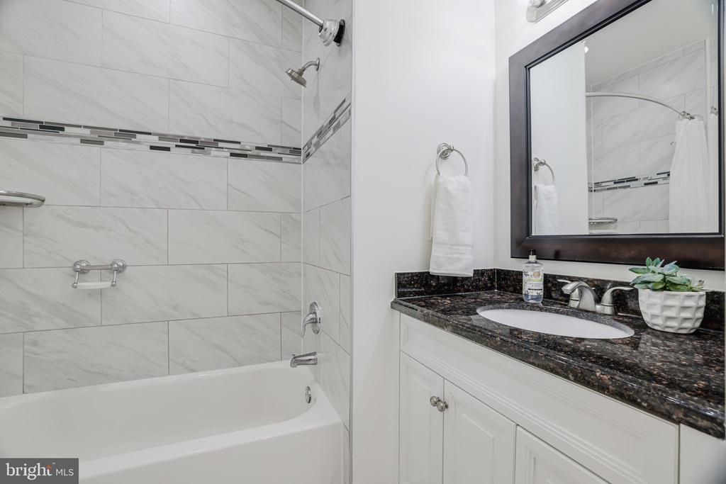 1102 Holbrook Ter NE #3