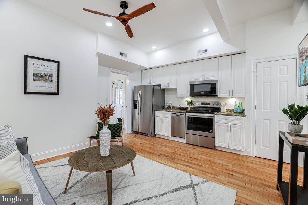 1102 Holbrook Ter NE #3