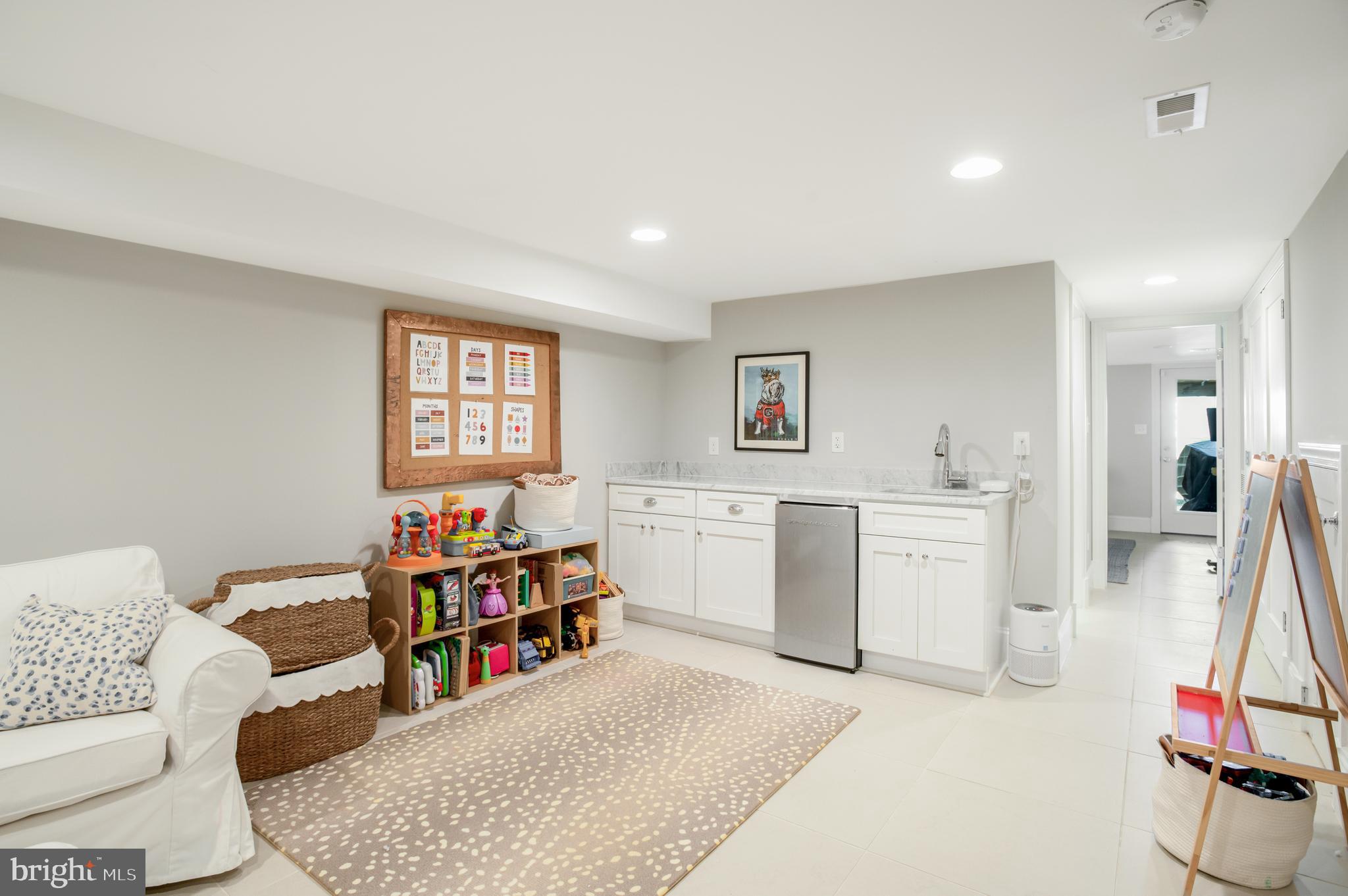 717 HAMILTON STREET NW