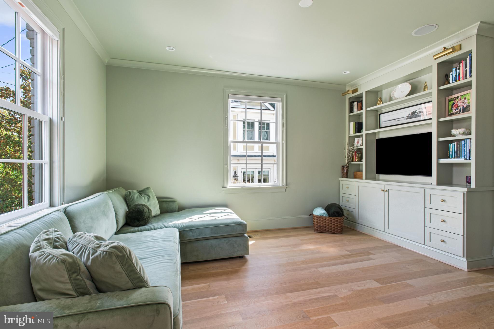 3312 LOWELL STREET NW