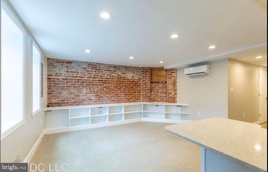 709 QUINCY STREET NW