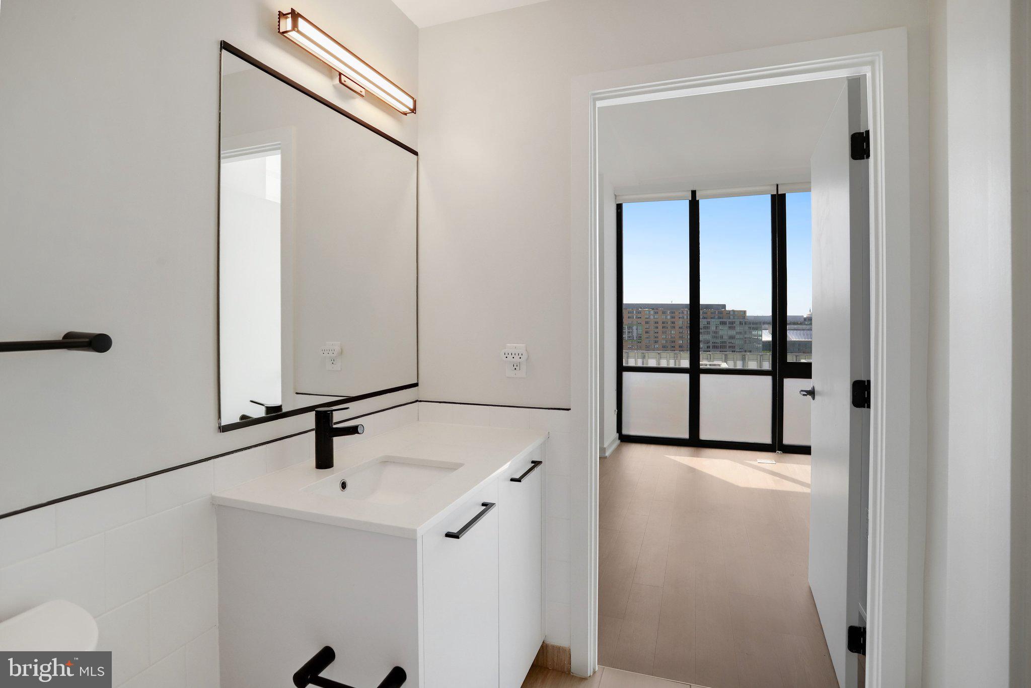 1625 ECKINGTON PLACE NE PH319